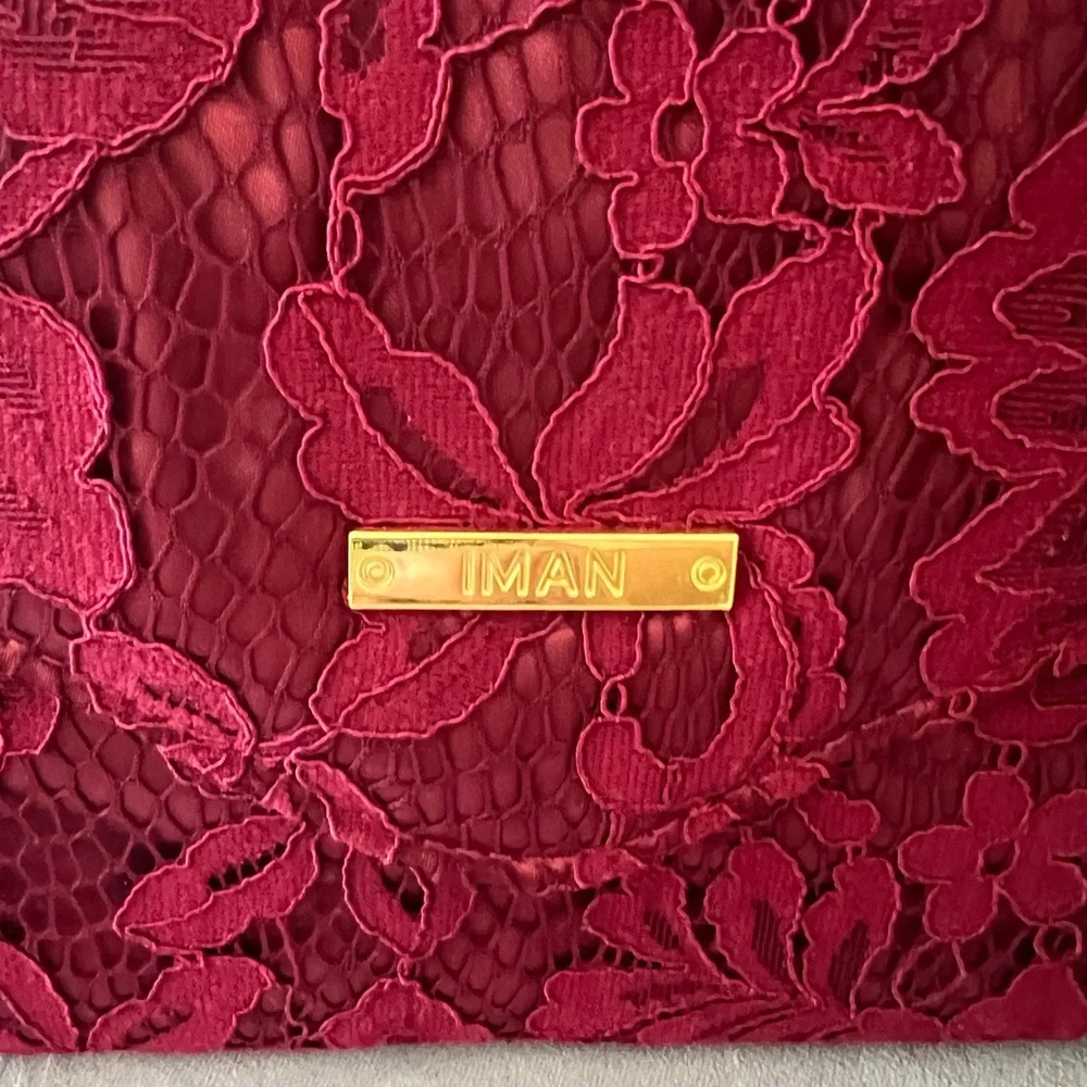 Giftable 🌟❤️ NWOT IMAN Burgundy Lace Clutch